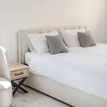 Manda *