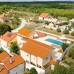 Manda Villa