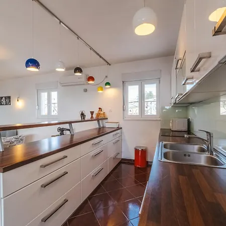 Manda Villa